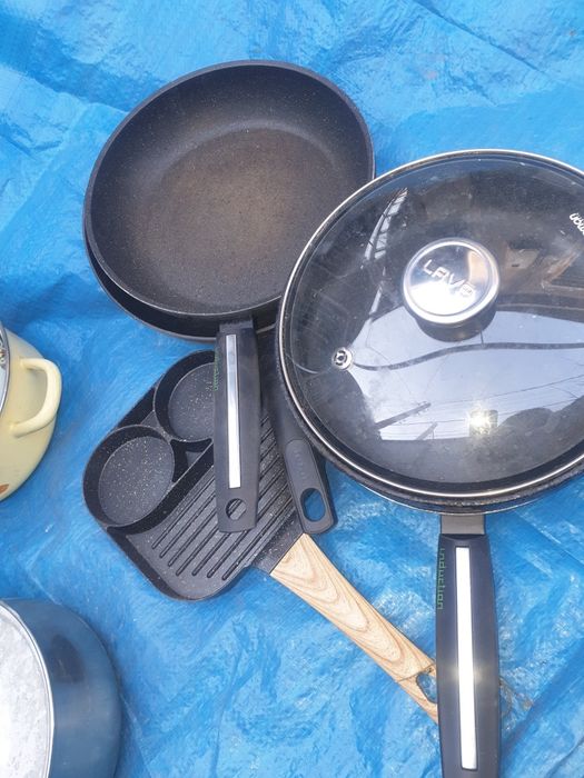 Кастрюлька эмаль б/у с крышкой