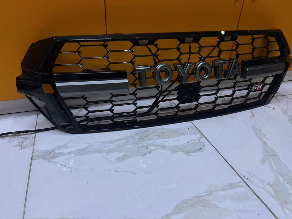 Решетка радиатора Land Cruiser 200 GR