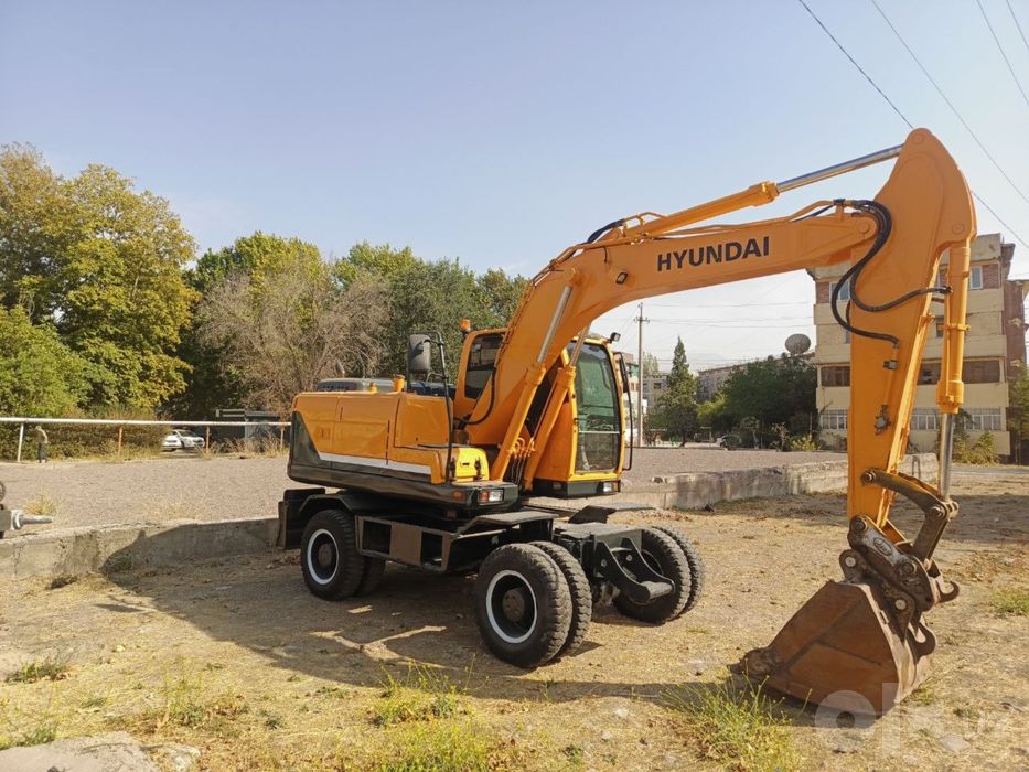 Ekskavator sotiladi Hyundai Robex