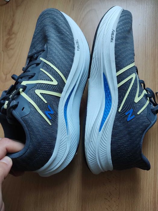 New Balance FuelCell Propel v4
