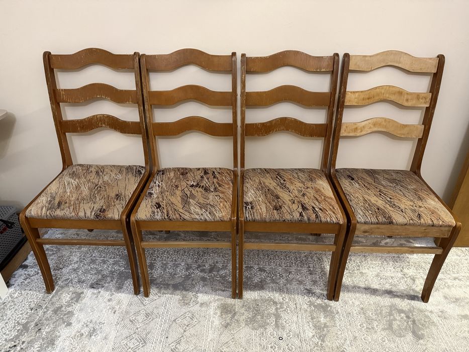 4 крепких стула из дерева продается