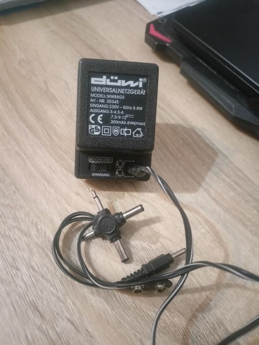 Adaptor alimentare universal