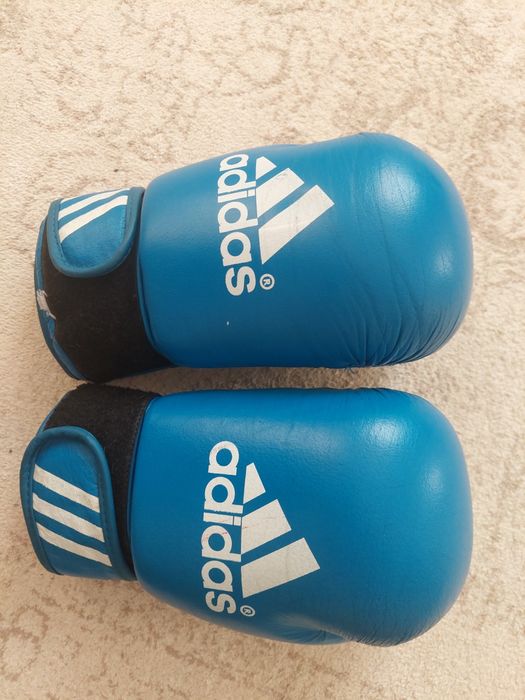 Боксёрские перчатки