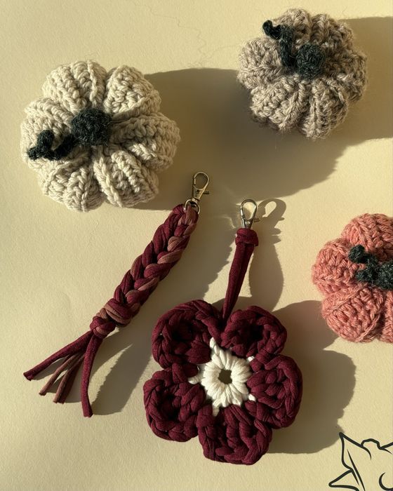 Handmade плетени ключодържатели и чармове