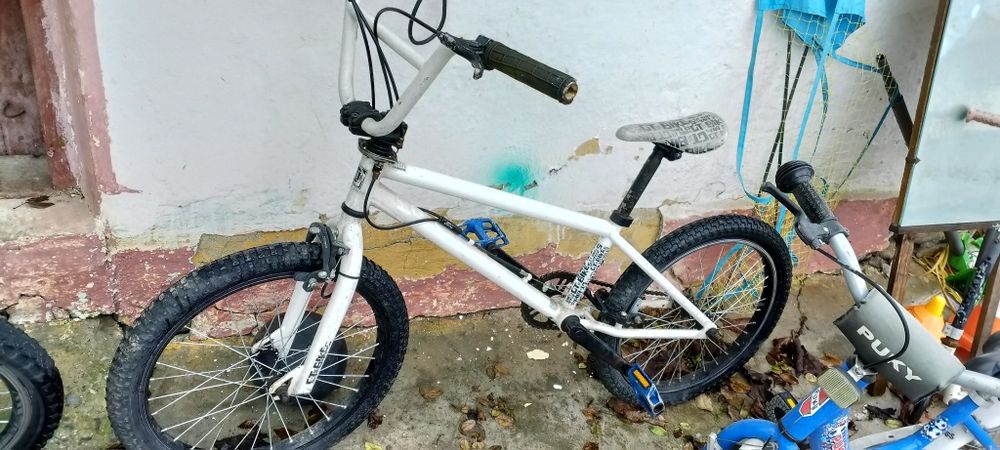 Vând biciclete second cu mici probleme