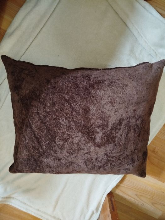 Продам подушки 4 штуки.