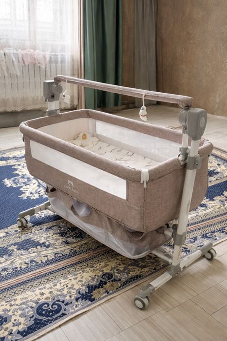 Электронный манеж коляска