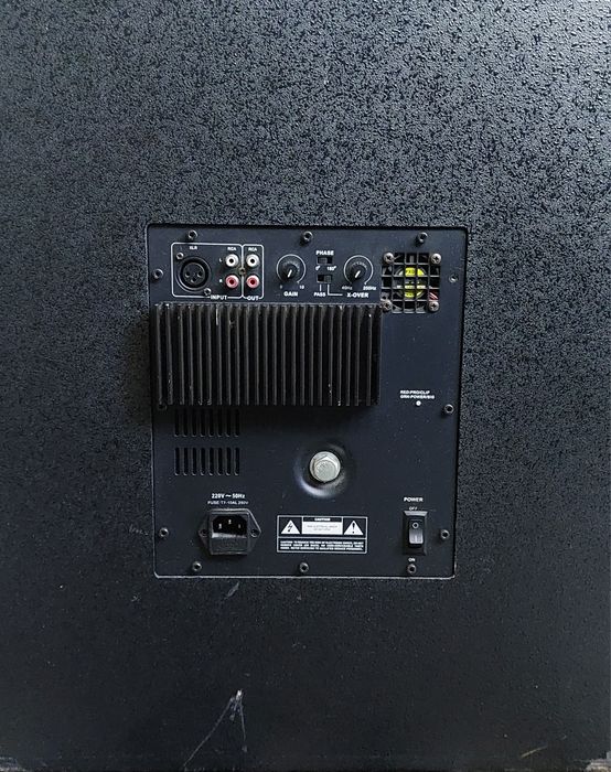 Активные сабвуферы Behringer и Croyal Audio