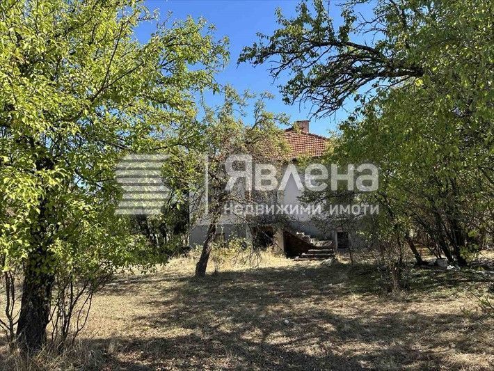 Къща със стопанска сграда в Боерица