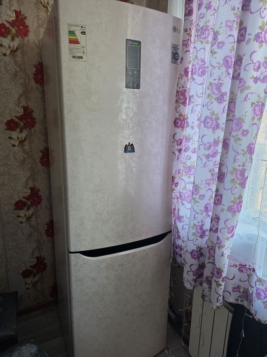 Продам LG холодильник