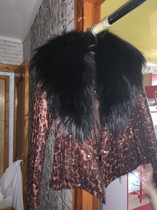 Продам шикарную лаковую куртку