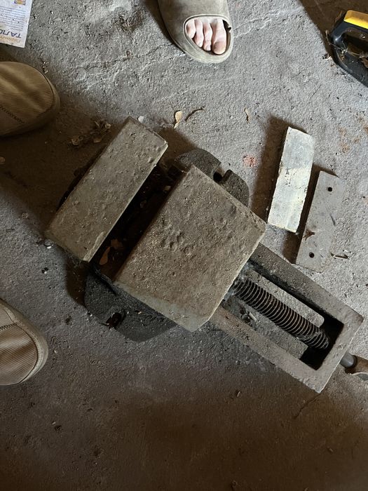 Тиски станочные 20 см ширина