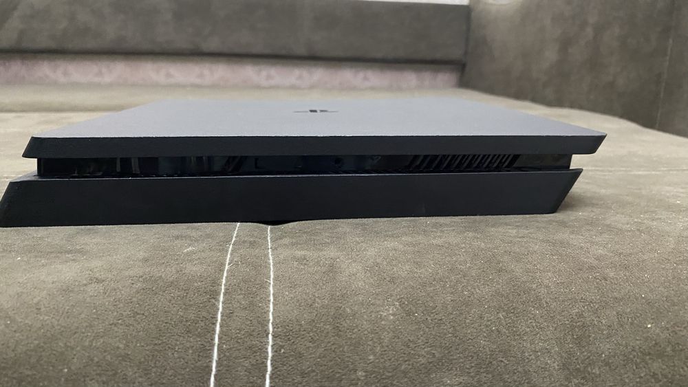 Продам PlayStation 4 Slim 1тр память