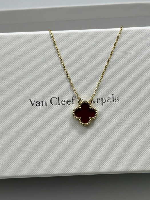Colier Van Cleef & Arpels Aur 750 Carnelian