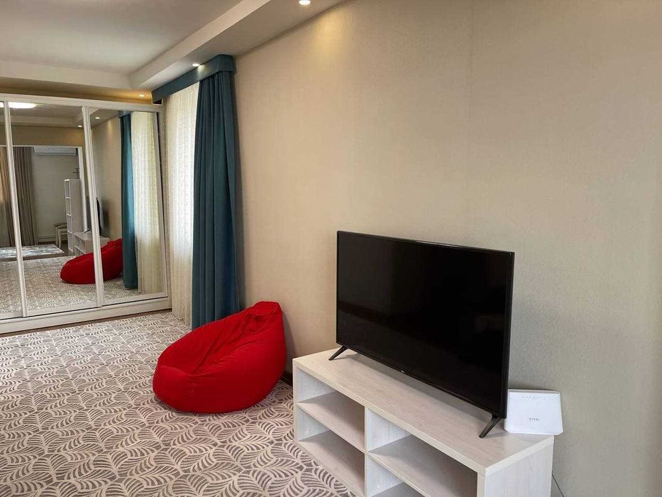 R1 Сдаётся квартира 2/2/5 на ул. Садык Азимова! Ор-р Эфенди кафе