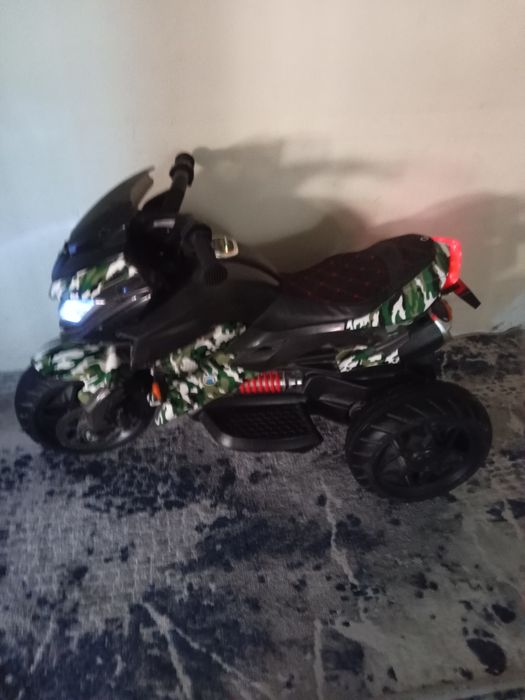 Detiski Sukuter 3yoshdan 6-7 yoshgacha minsa buladi   holati yangi