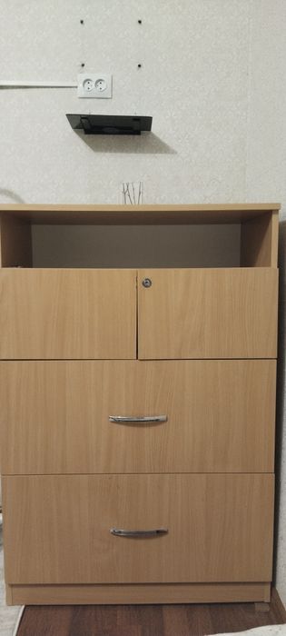 Продам высокий Комод