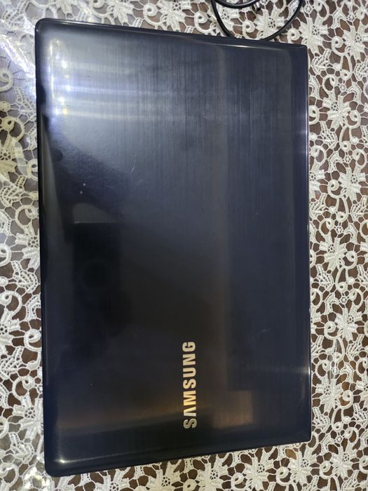 Продаю ноутбук notebook samsung 4 gb ram 500 gb ,телефон в подарок А51