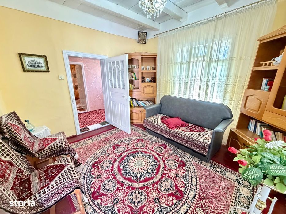 Casă cu 3 camere și teren de 1700 mp
