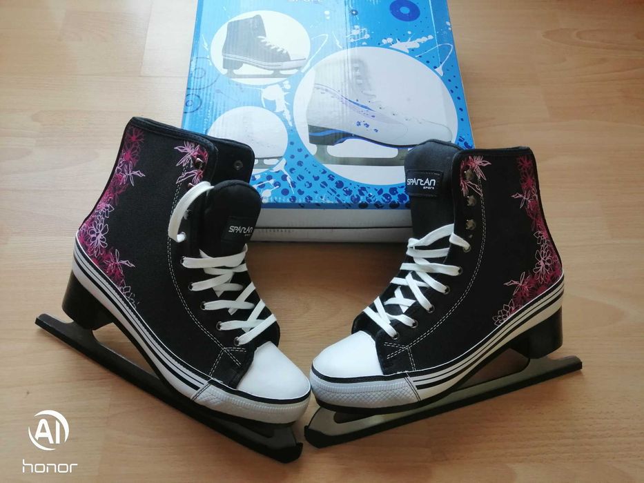 Канки за лед веднъж са обувани без забележки нови