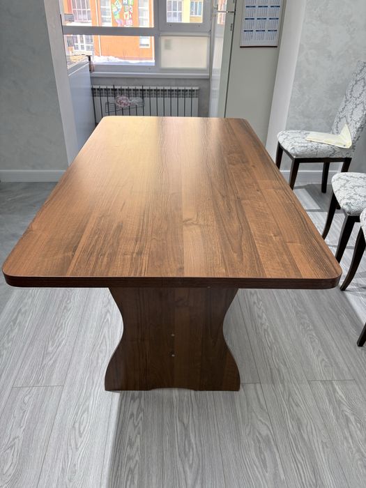 Продам стол для кухни (зал)