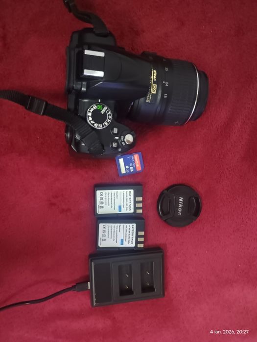 Aparat foto DSLR Nikon D3000, obiectiv 18-55 VR