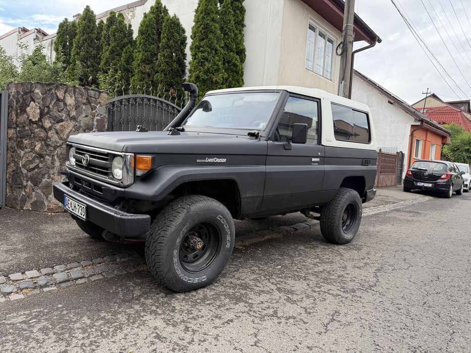 TOYOTA Land Cruiser
