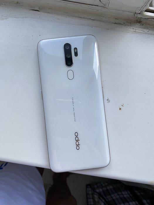 Продам телефон Oppo белый цвет