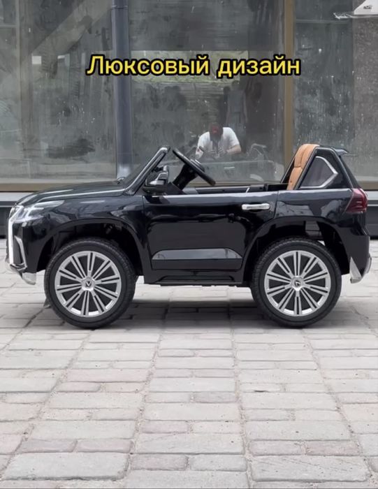 Машинка 2х местная с пультом