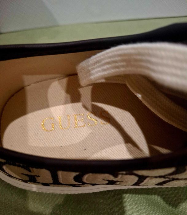 Дамски кецове Guess