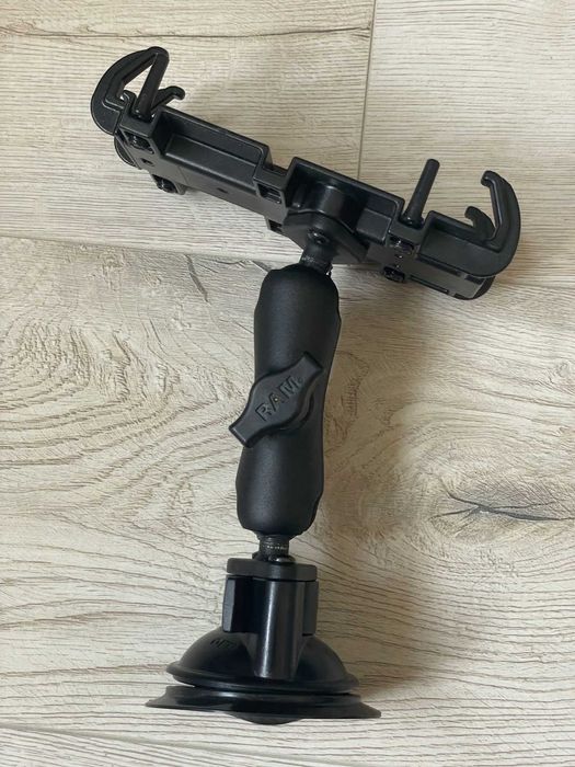 Suport RAM MOUNTS pentru telefon mobil pe parbriz