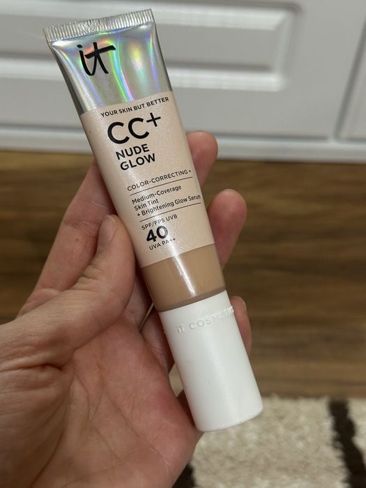 It cosmetics CC+ nude glow fair light