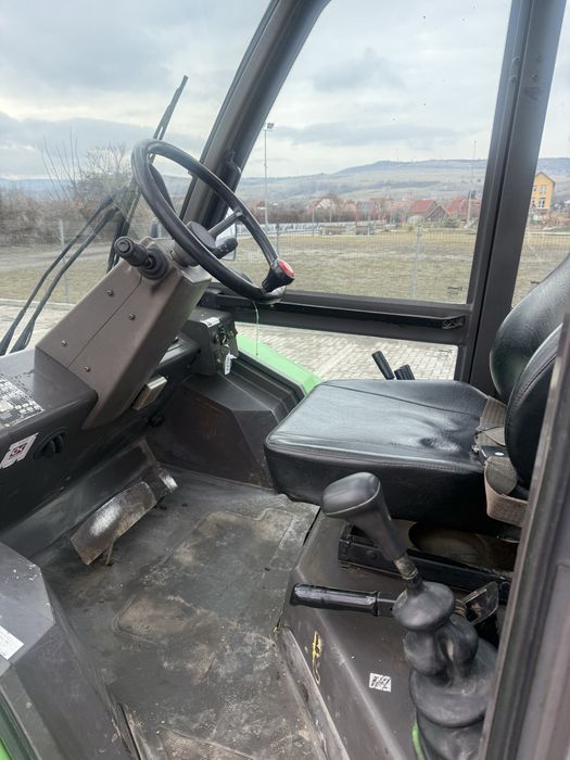 De vanzare sau da inchiriat Stivuitor pentru teren accidentat  Manitou