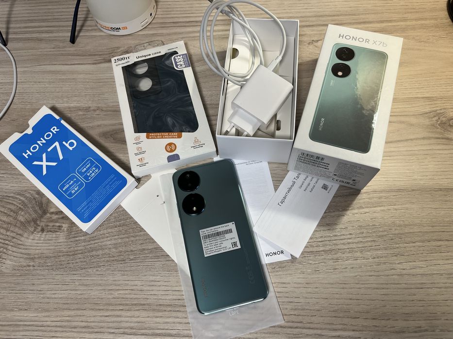 Продам смартфон Honor x 7 b