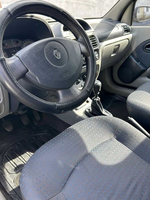 Autoturism marca Renault Symbol.