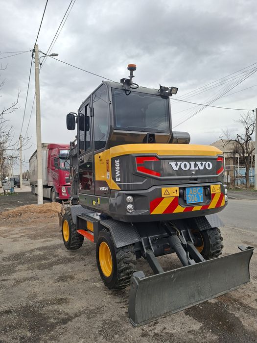 Продаётся экскаватор