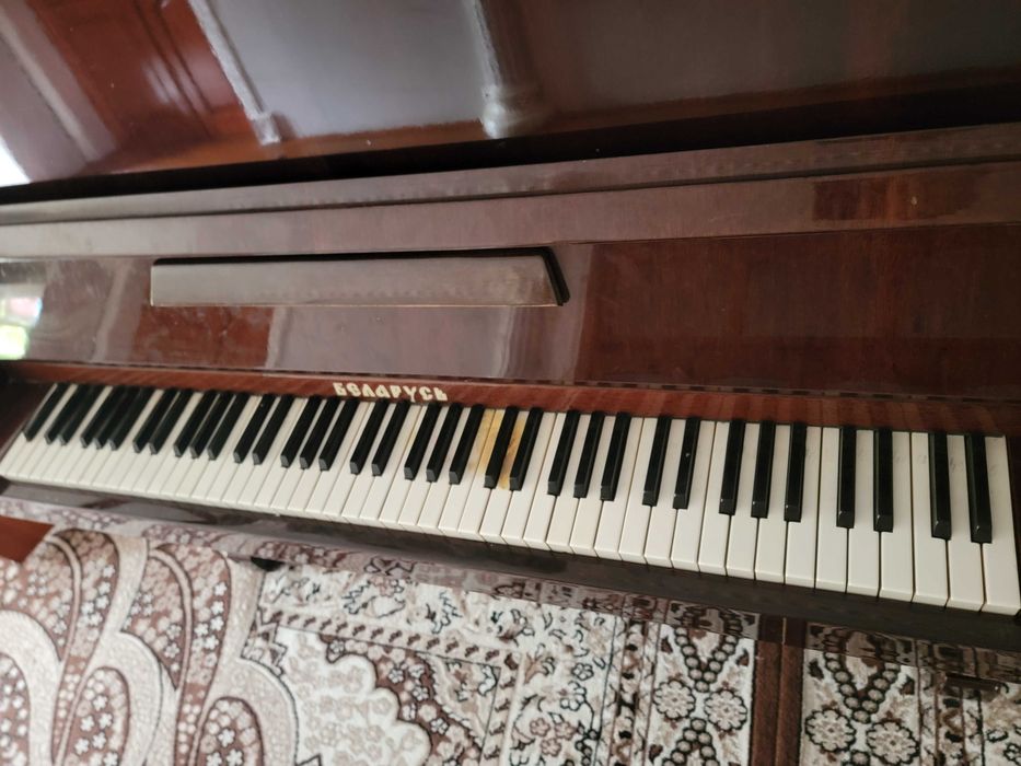Piano bilarus pianina