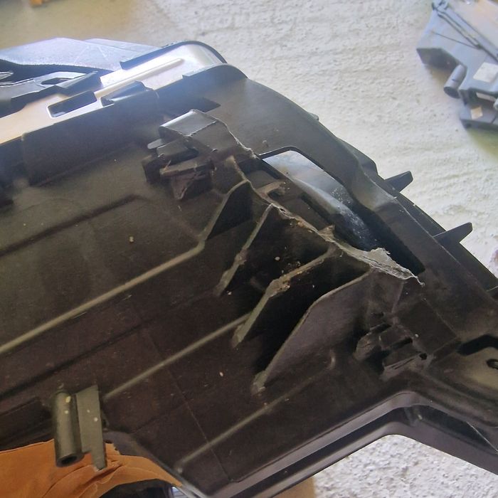 Volvo XC 60 2023 от 2017  ляв фар