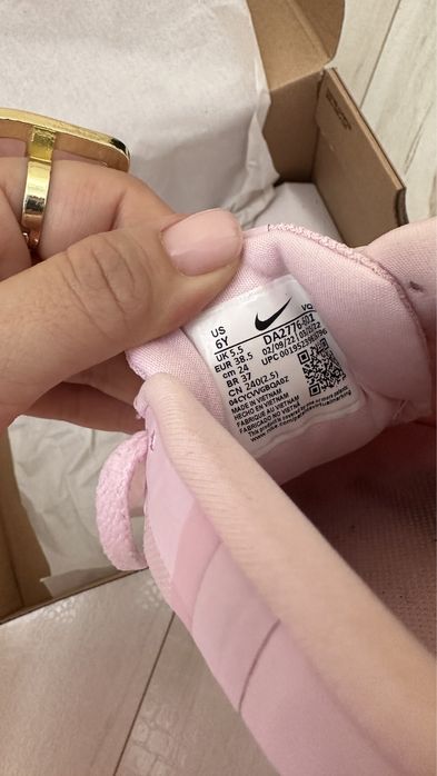 Кроссовки Nike розовые 37.5