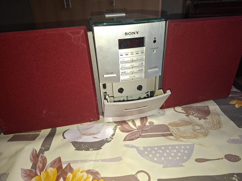 Sistem audio compact Sony cu CD Player si cass cu Autorevers, boxe detașabile