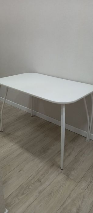 Продам кухонный стол.