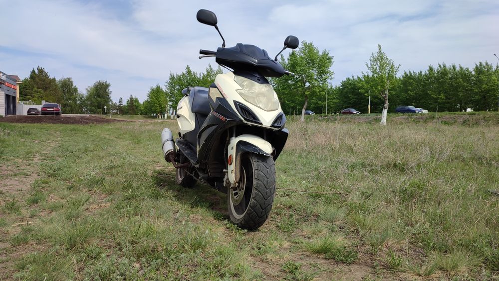 Продам скутер raser stells