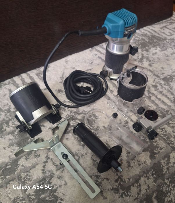 Фрезер Makita RT0700C — Мощный, Точный, Как Новый!"