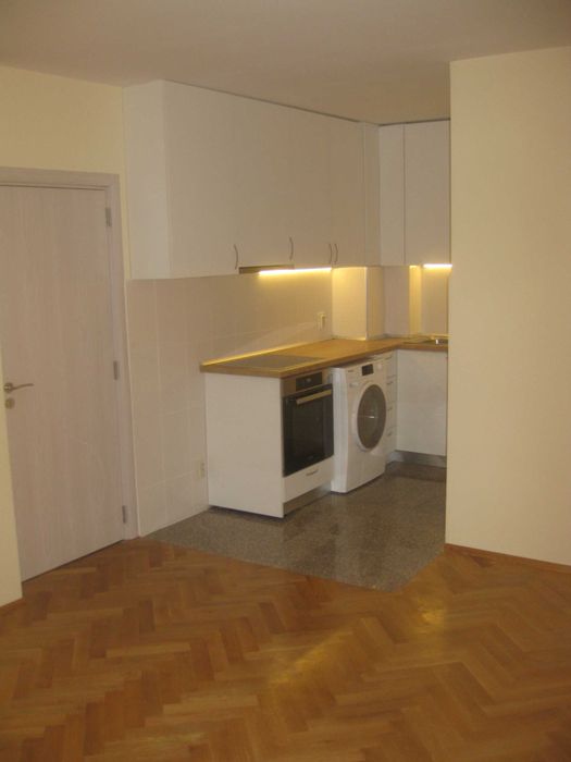 Дава се под наем Двустаен апартамент в София, Център - 69 кв.м за 548.25 € - Снимка #2