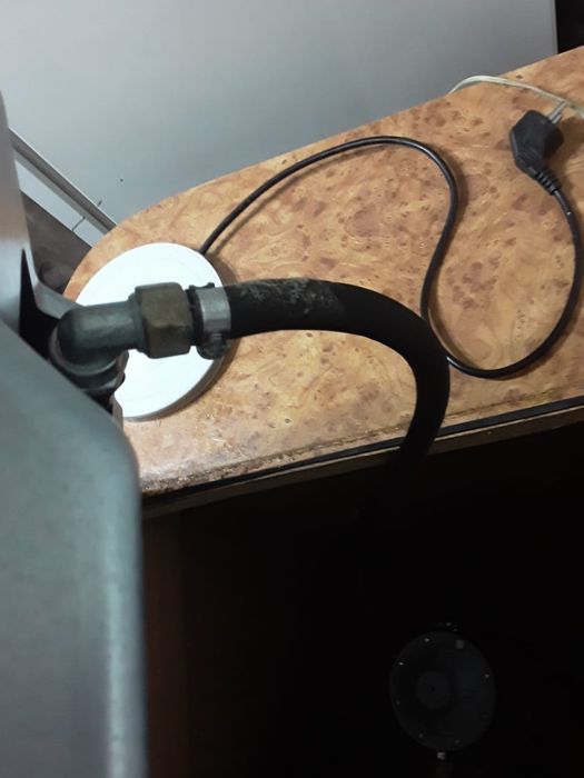 Продам газовую плиту