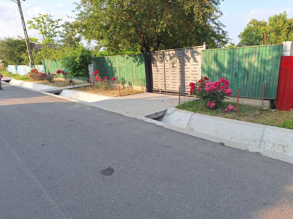 Teren de vânzare 1000  m², intravilan ,la stradă asfaltată cu căsuță de vacanță, în Mihail Kogălniceanu , com. Smârdan