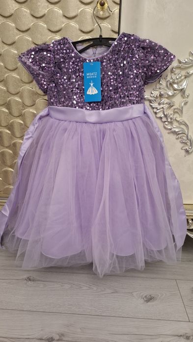 Продам новое детское платье