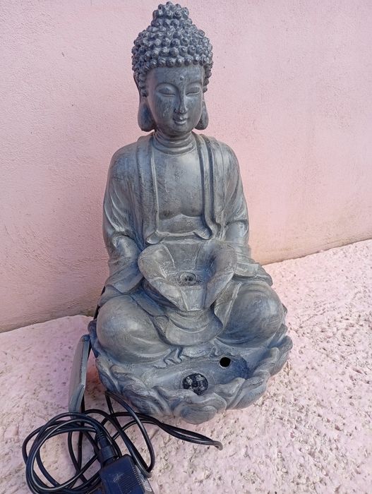 Statueta cu fântână arteziană