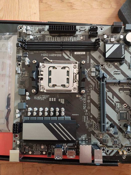 AMD Ryzen 5 7600X + Gigabyte B840M D2H /ново с гаранция/