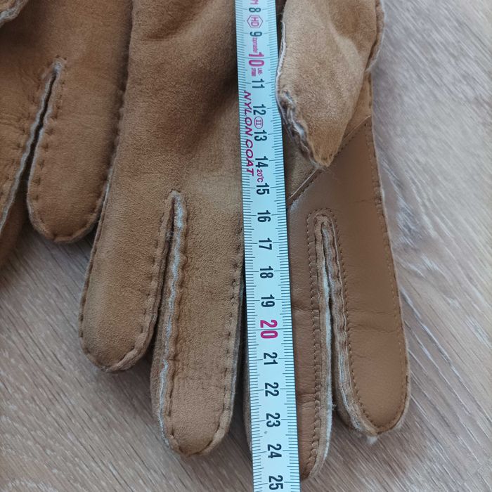 Barbour/Ugg дамска шапка и ръкавици